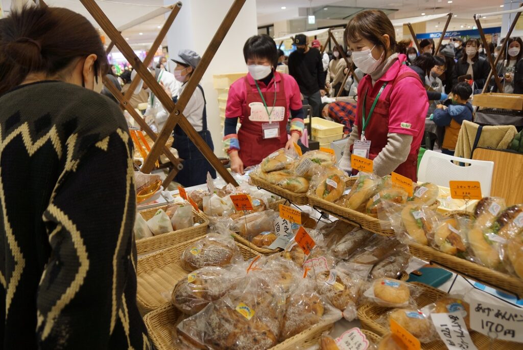 津山産小麦でパンフェスタ初めて開く/津山市