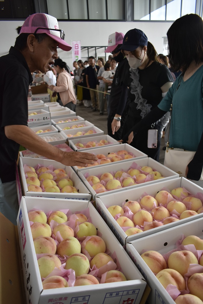 例年以上においしいと好評　各地でモモ販売