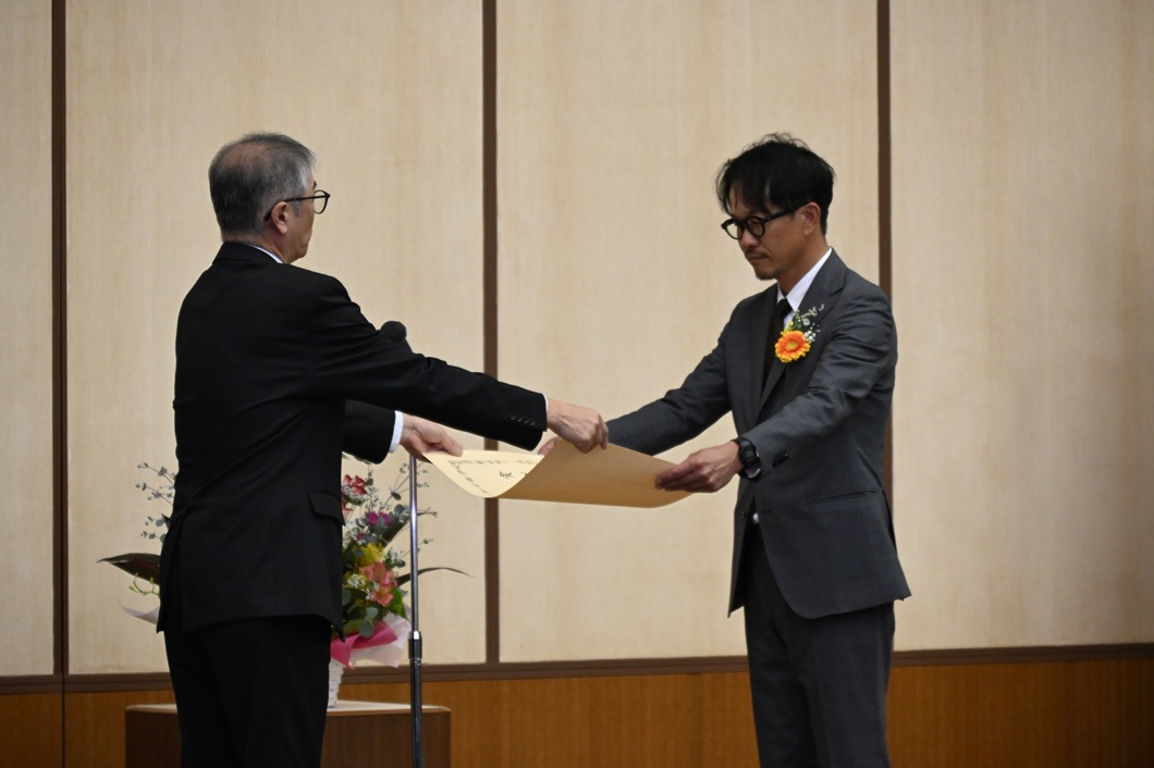 長濱さん（新見市）が大臣賞　ブドウ農家３８人が表彰