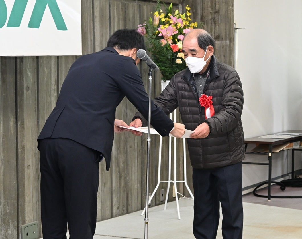 桃４２００万円目標に　優良農家を表彰／びほく桃部会