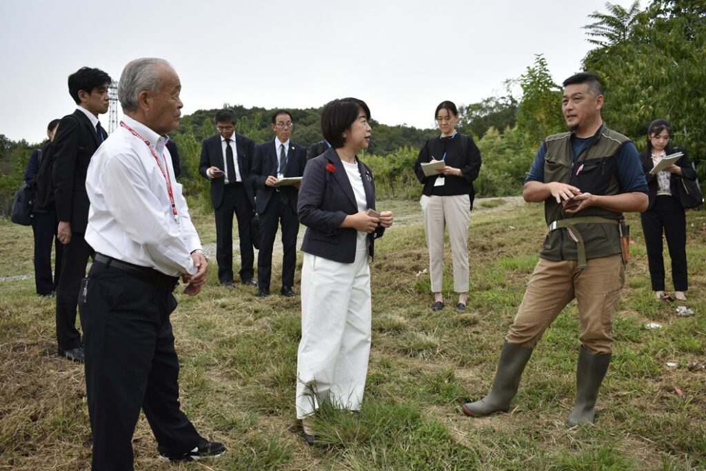 農水政務管が視察　桃輸出へ意見交換／ＪＡ・総社もも生産組合