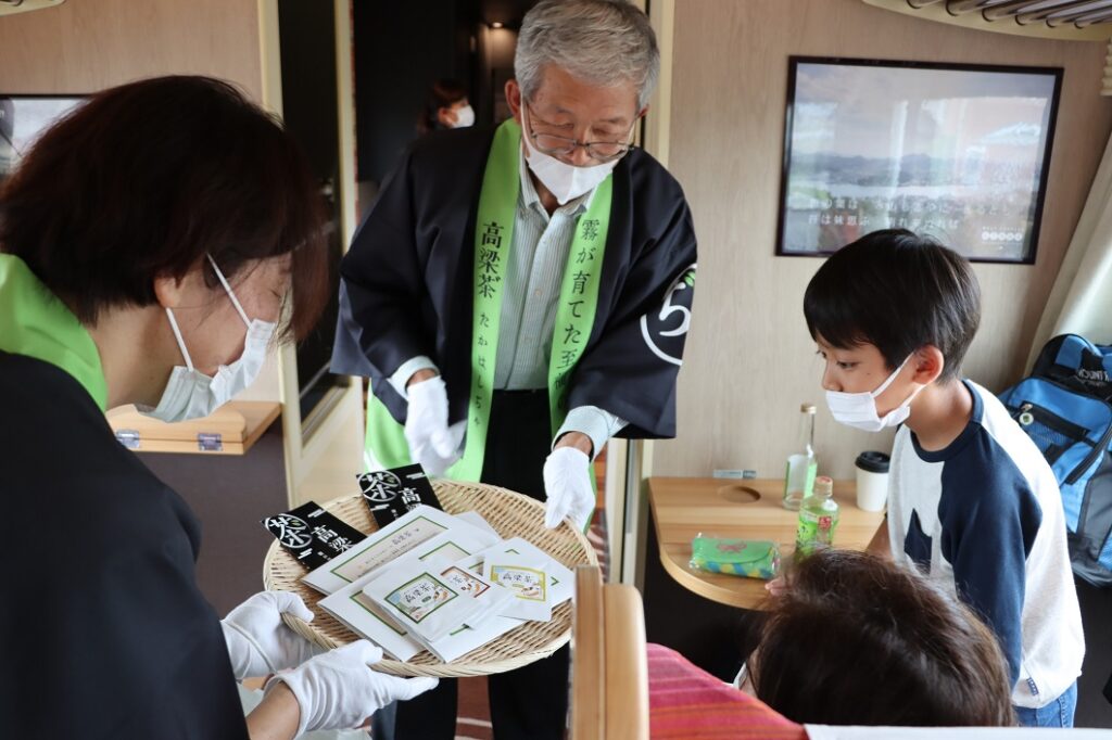 観光列車で「高梁茶゛」をＰＲ／びほくお茶部会