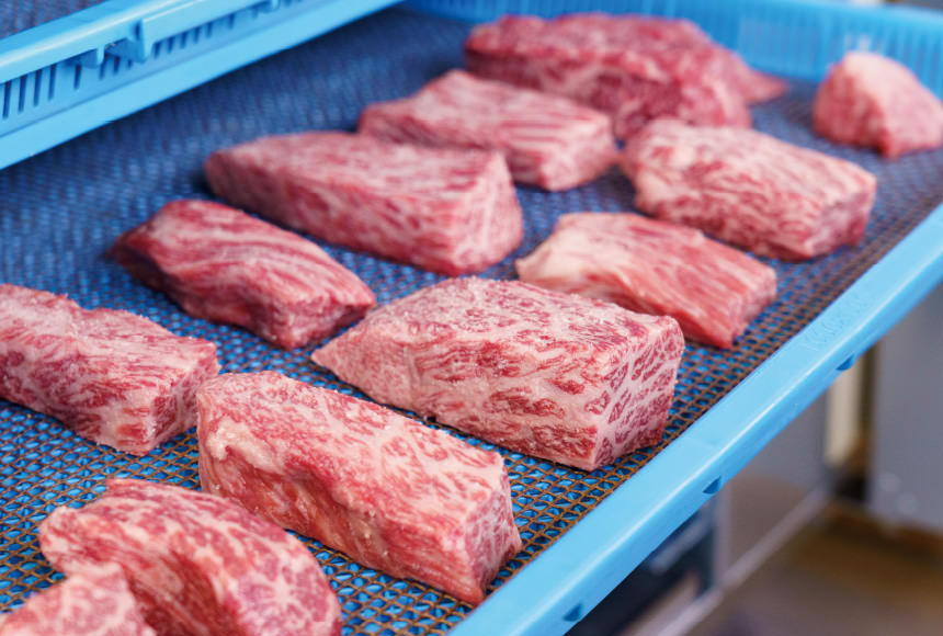 並んだ肉の写真