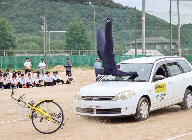 新たに規制が導入される自転車の交通ルールについて学ぶ