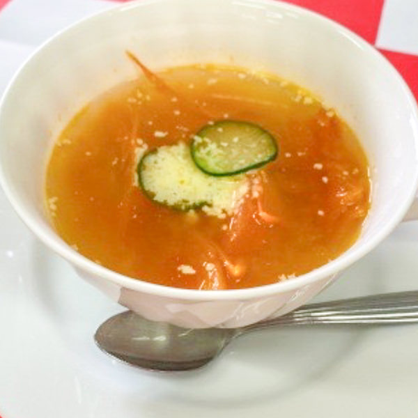 蒸しトマトのチーズ風味スープの写真