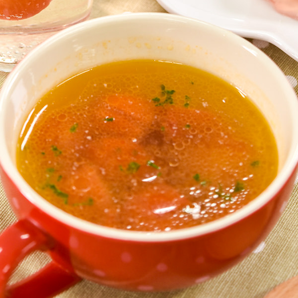 炒めミニトマトのガーリックスープの写真
