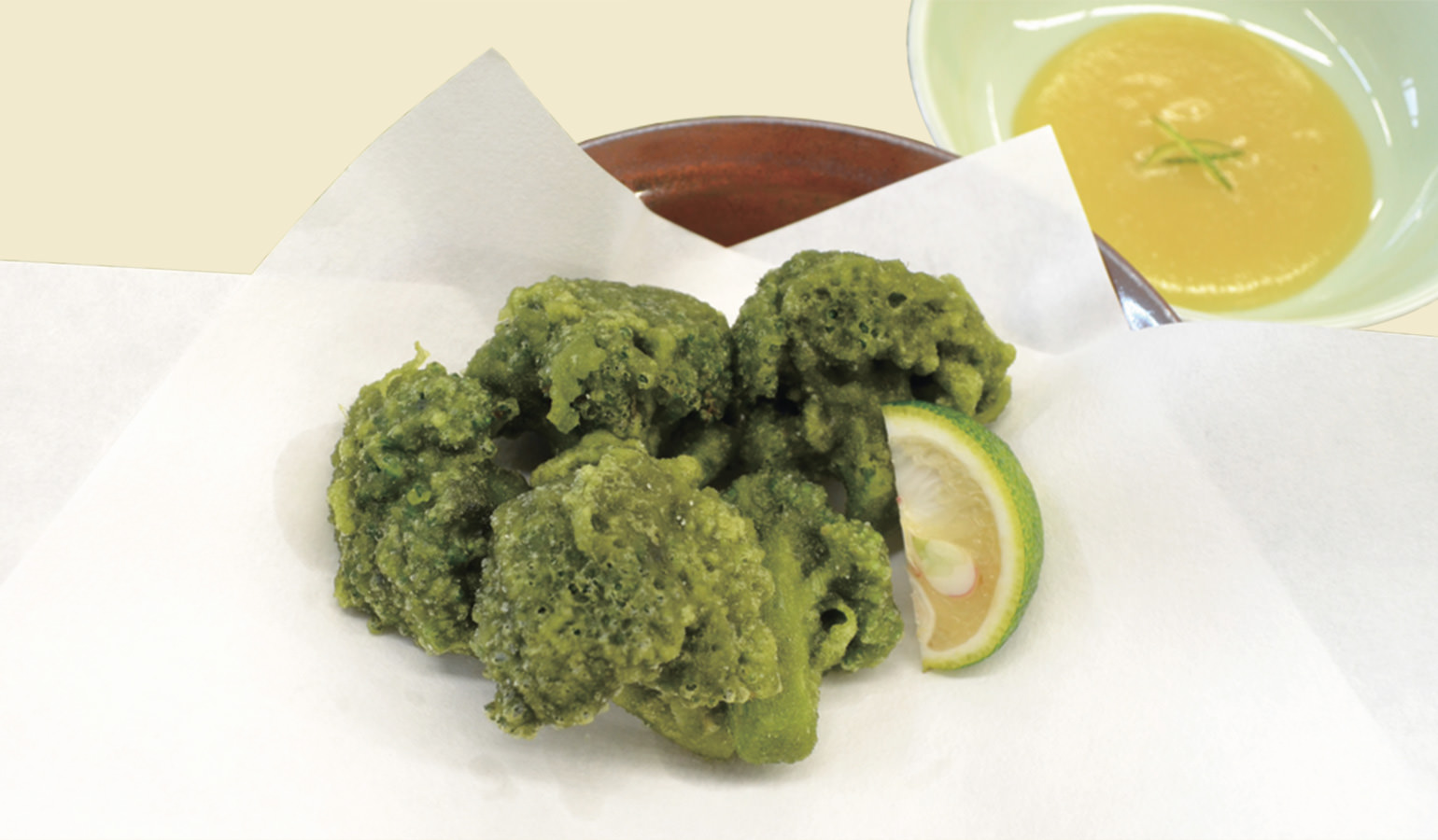 ブロッコリーの抹茶天ぷらとゆずみそディップ
