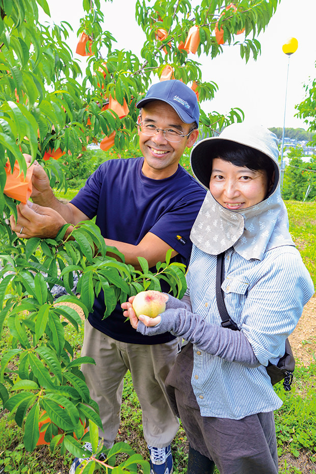 笑顔の板敷さん夫妻の写真