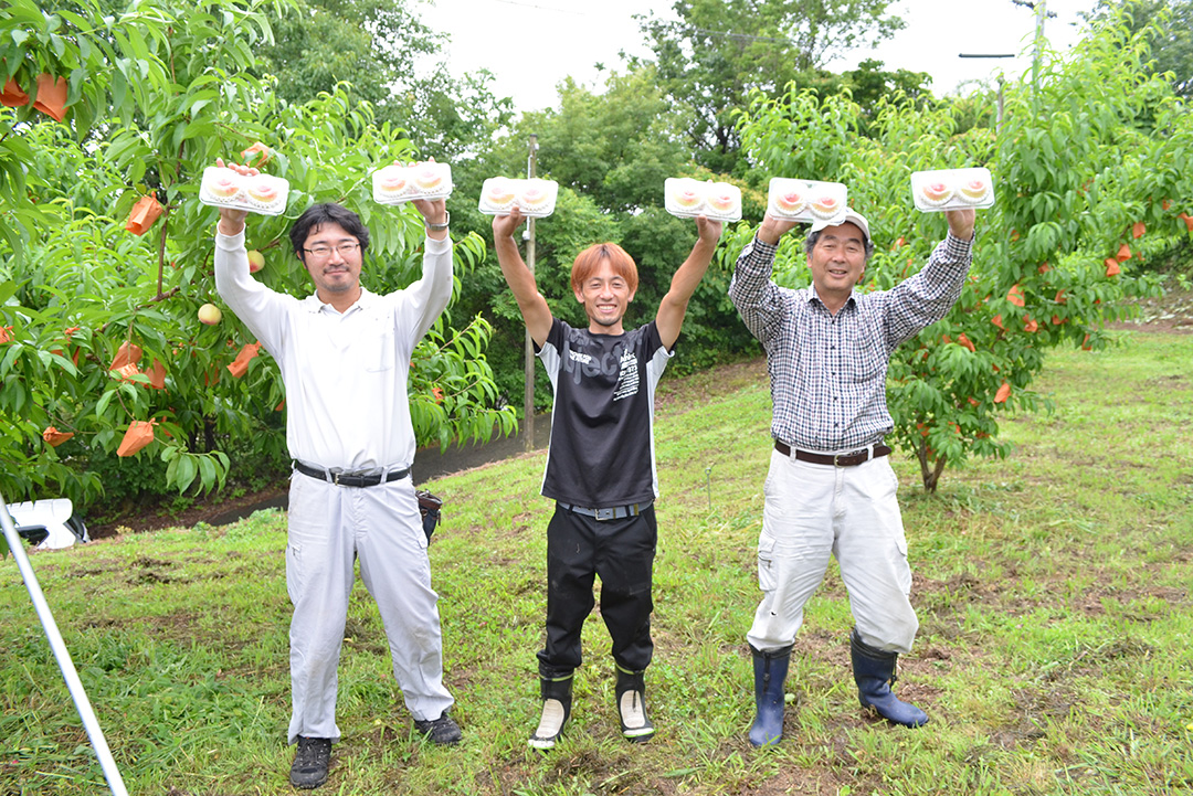 3名の生産者が並んだ写真