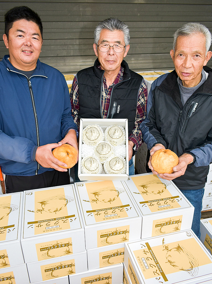 「パスクラサン」をPRする生産者の写真
