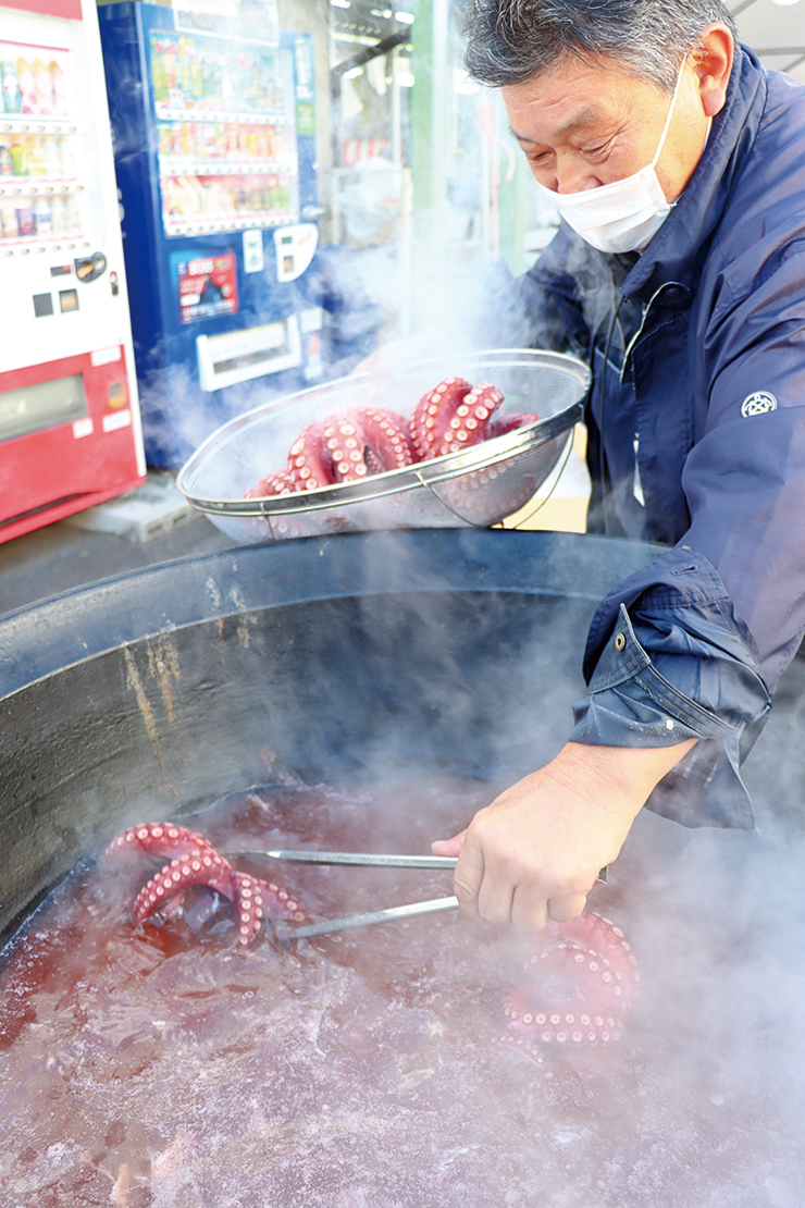 イベントの目玉商品となった、茹でたてのタコの写真