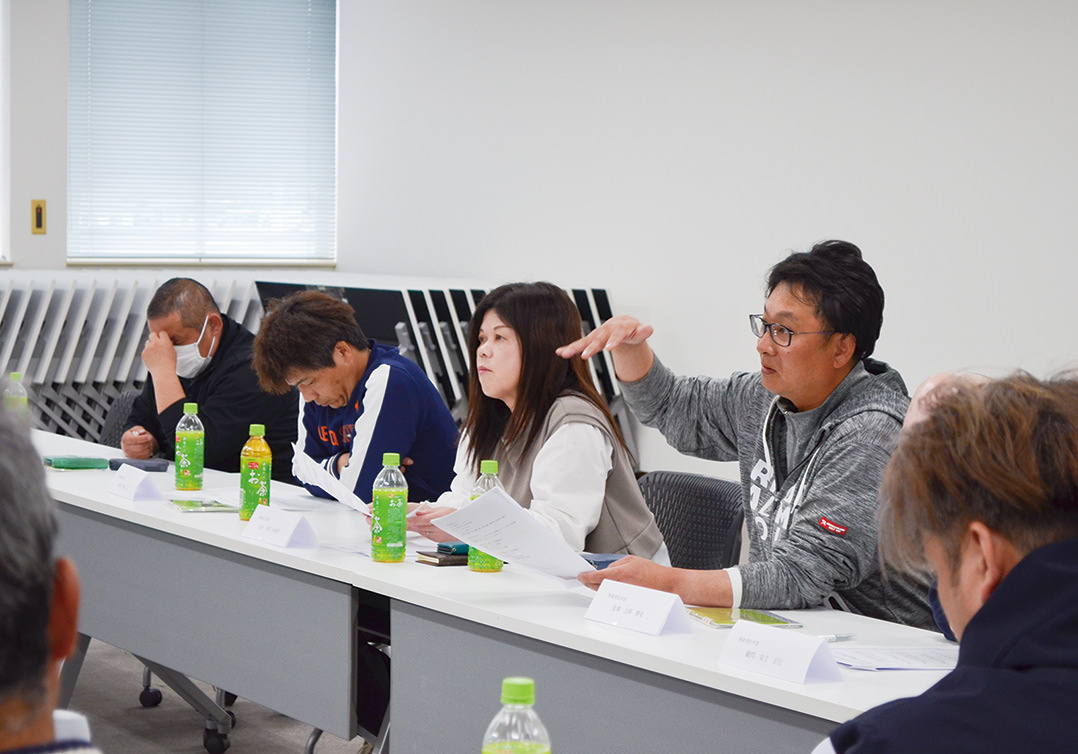 活発に行われた意見交換会の写真