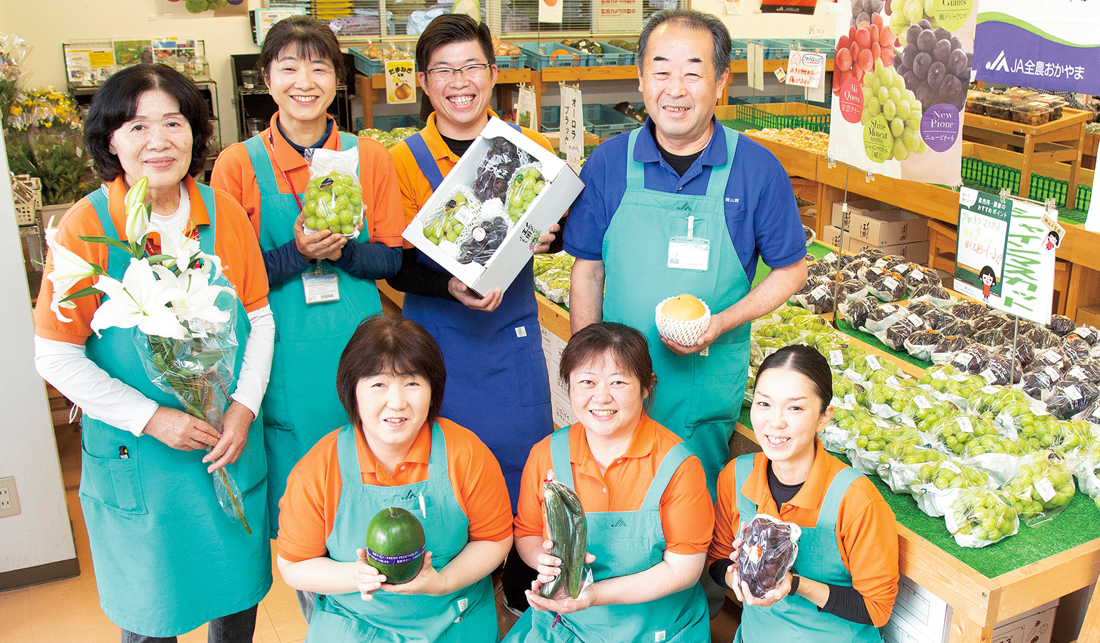 井原直売所 いばら愛菜館の店内と店員の写真