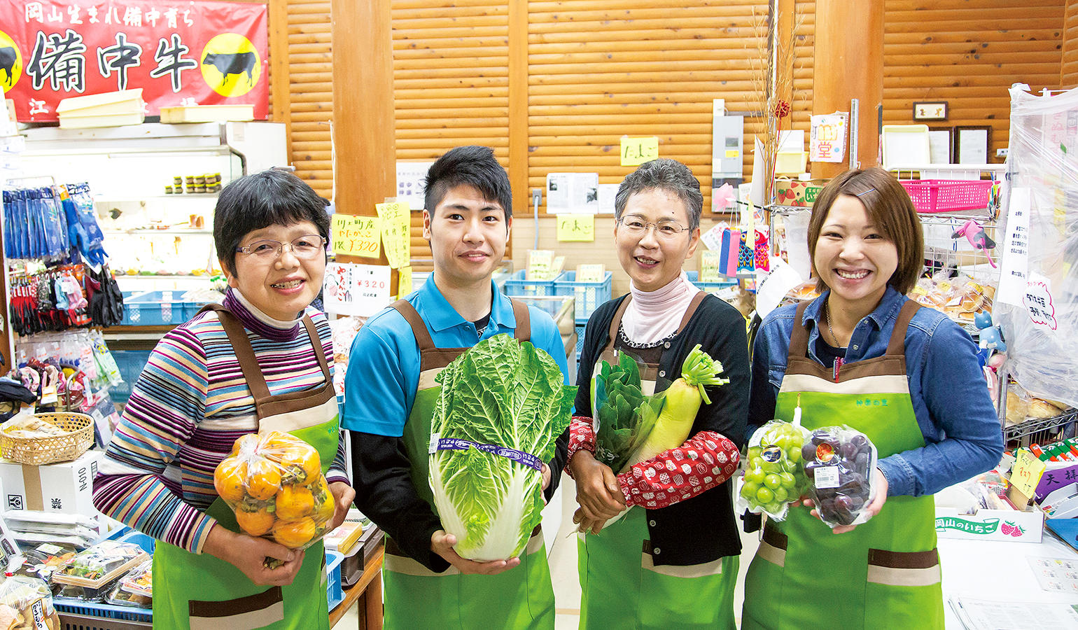 神楽の里の店内と店員の写真