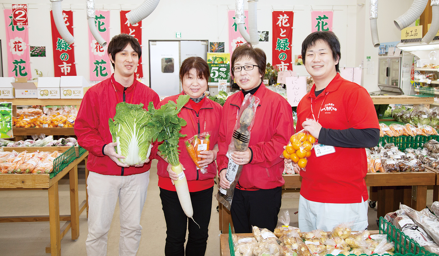 福田青空市すいれんの店内と店員の写真